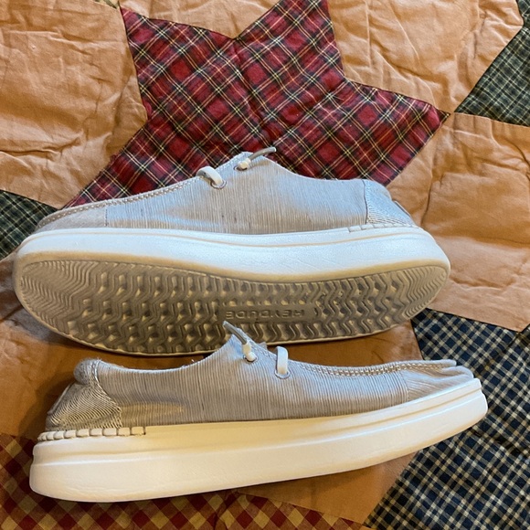 Woman’s Hey Dude Gray Casual Shoes - Picture 7 of 8